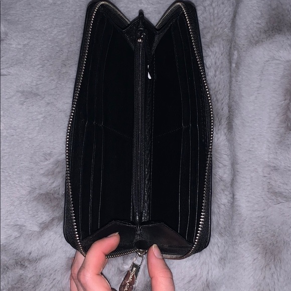 Michael Kors Wallet - Picture 5 of 5